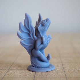 miniature bébé dragon vue de côté